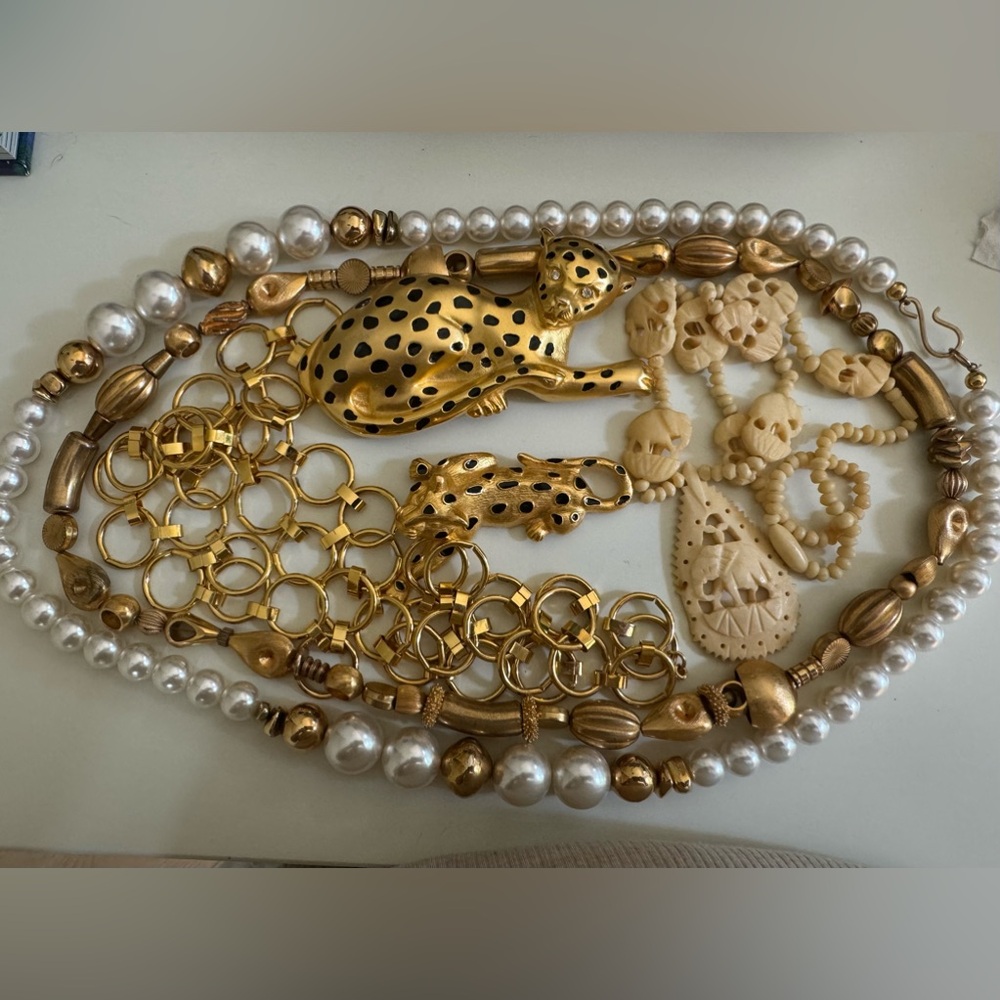 Trifari awesome lot w/assorted 80's gems!